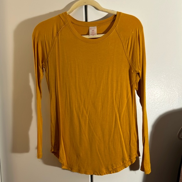4 for $20 bright mustard yellow great layering piece for the fall - Picture 1 of 6